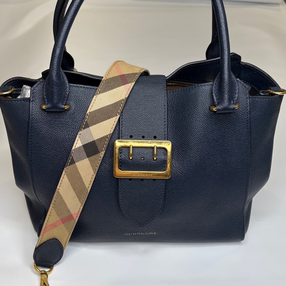 BURBERRY Blue Grained Leather Medium Buckle Tote Bag - Picture 4 of 16